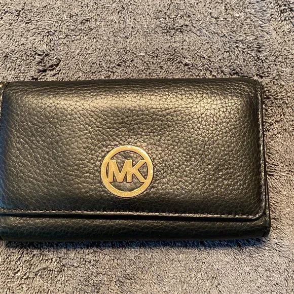 Used Michael Kors Wallet - Picture 6 of 6